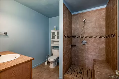 Bath - 11805 E Cholla Tree Ln, Kingman, AZ 86401 photo 2 of 5