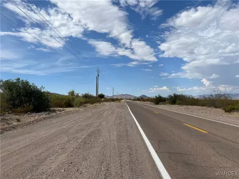 3585 N Estrella Rd, Golden Valley, AZ 86413