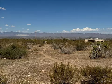 1854 S Growler Rd, Golden Valley, AZ 86413