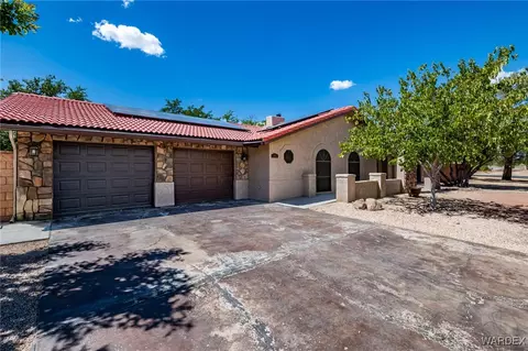 690 Shadow Mountain Dr, Kingman, AZ 86409