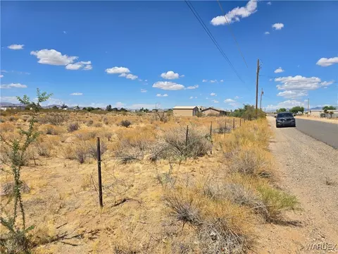 655 S Santa Maria Rd, Golden Valley, AZ 86413