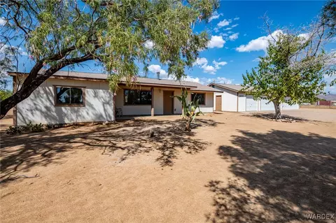 5633 W Abrigo Dr, Golden Valley, AZ 86413