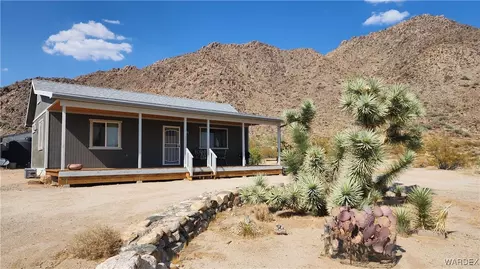 11754 S Nolan Rd, Yucca, AZ 86438