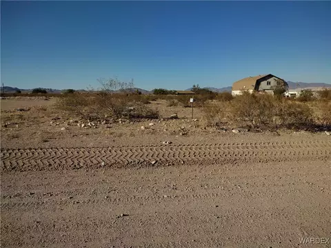 000 W Shipp Rd, Golden Valley, AZ 86413