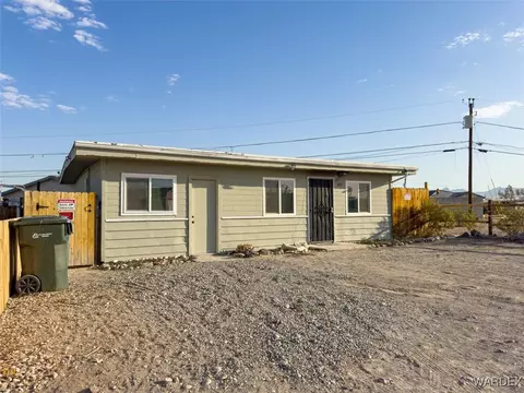 889 Harbor Dr, Bullhead City, AZ 86442