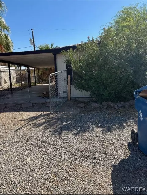 2053 Sweetwater Dr, Bullhead City, AZ 86442