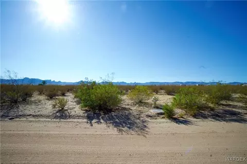 667 S Stewart Mountain Rd, Golden Valley, AZ 86413