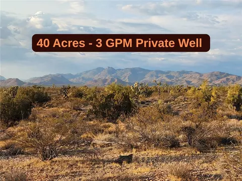 2204 S Six Shooter Rd, Yucca, AZ 86438