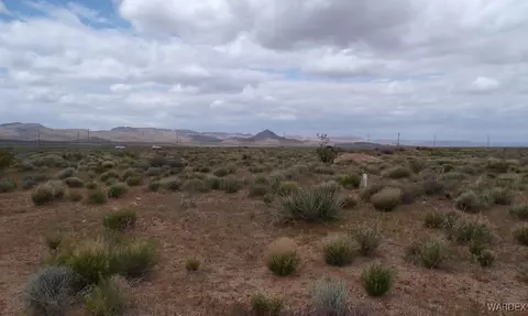 9049 N Lomila Dr, Chloride, AZ 86431