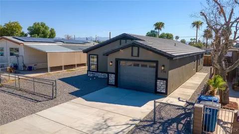 1798 Cyprus Ln, Bullhead City, AZ 86442