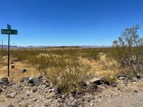 4015 W Chuar Dr, Golden Valley, AZ 86413