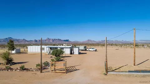 1601 S Ligurta Rd, Golden Valley, AZ 86413