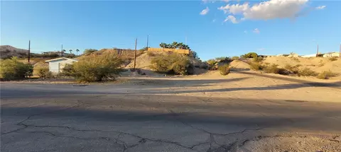 875 Swan Dr, Bullhead City, AZ 86442