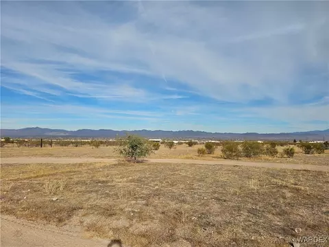 1130 S Don Luis Rd, Golden Valley, AZ 86413