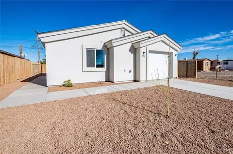 2715 E Hearne Ln, Kingman, AZ 86409