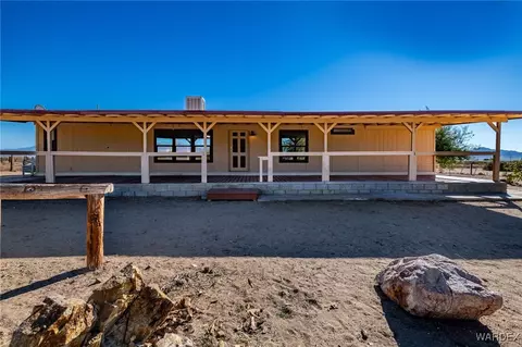 5076 W Roundup Dr, Golden Valley, AZ 86413