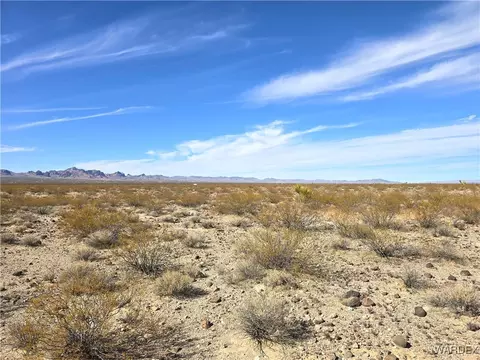 00 W Granada Dr, Golden Valley, AZ 86413