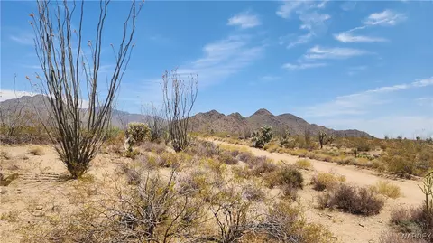800 E Sagebrush Dr, Yucca, AZ 86438