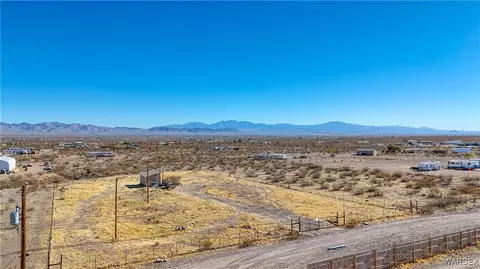 4198 N Dewey Rd, Golden Valley, AZ 86413