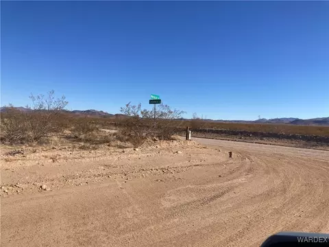 4300 Morocca Dr, Golden Valley, AZ 86413