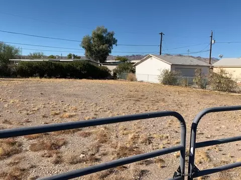 2035 Hualapai Dr, Bullhead City, AZ 86442