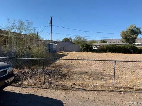 2043 Hualapai Dr, Bullhead City, AZ 86442