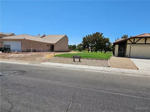2783 Country Club Dr, Bullhead City, AZ 86442