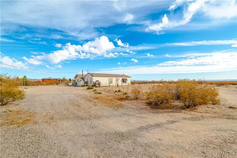 596 S Parker Rd, Golden Valley, AZ 86413