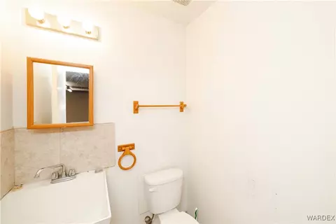 Bath - 1208 E Cactus Valley Dr, Kingman, AZ 86409 photo 4 of 4