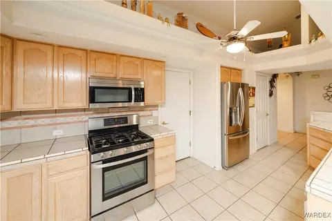 Kitchen - 1208 E Cactus Valley Dr, Kingman, AZ 86409 photo 4 of 5