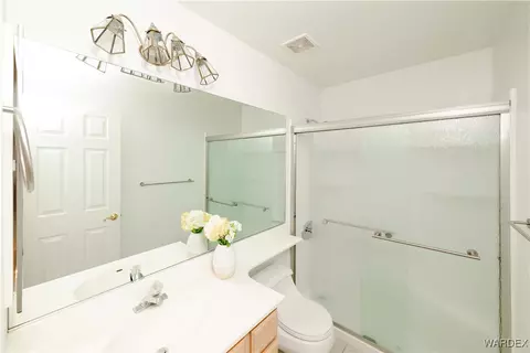 Bath - 1208 E Cactus Valley Dr, Kingman, AZ 86409 photo 3 of 4