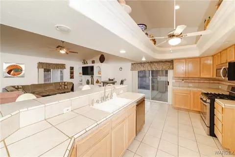 Kitchen - 1208 E Cactus Valley Dr, Kingman, AZ 86409 photo 3 of 5