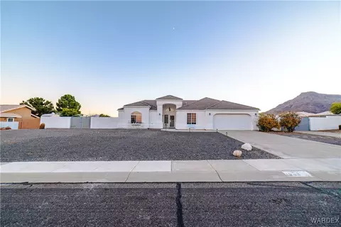 Exterior - 1208 E Cactus Valley Dr, Kingman, AZ 86409 photo 1 of 22
