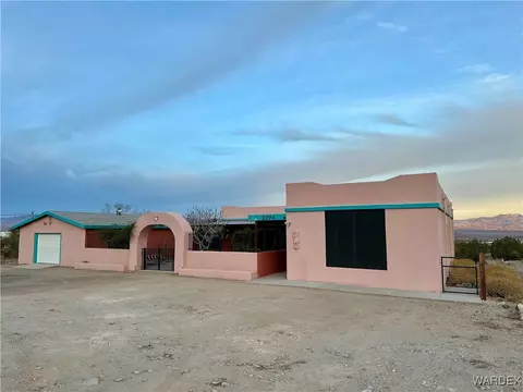 2374 S Dilkon Rd, Golden Valley, AZ 86413