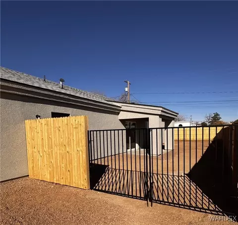 3139 Lass, Kingman, AZ 86409 photo 2