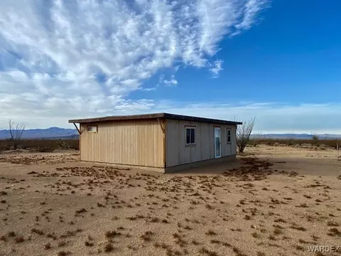 1776 W Bronco Dr, Yucca, AZ 86438