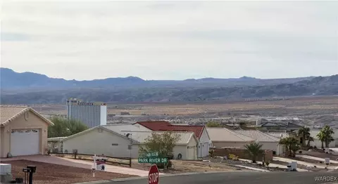 360 Park River Dr, Bullhead City, AZ 86429