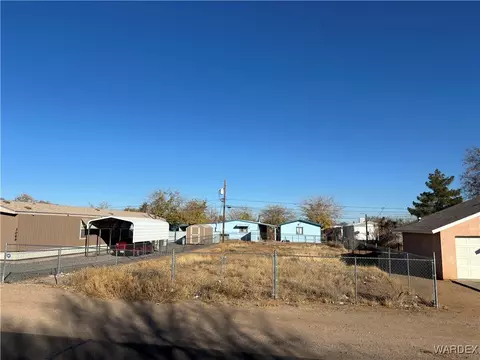 3075 Mcvicar, Kingman, AZ 86409