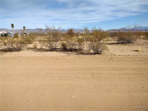 000 N Parker Rd, Golden Valley, AZ 86413