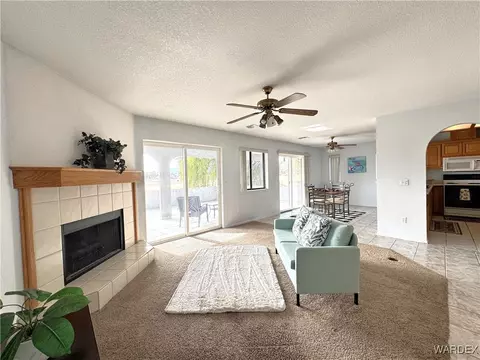 2667 Country Club Dr, Bullhead City, AZ 86442