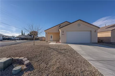 3351 N Apache St, Kingman, AZ 86401 photo 2