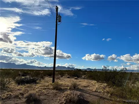 2049 S Verde Rd, Golden Valley, AZ 86413