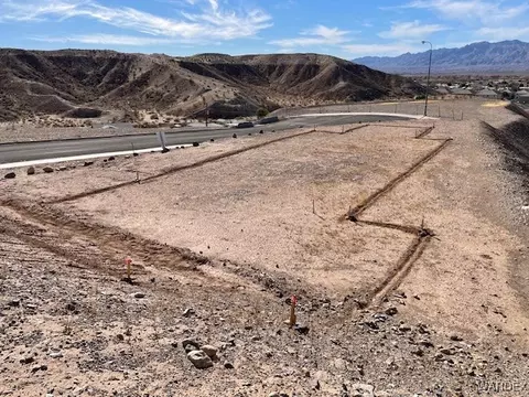 1925 E Solano Dr, Bullhead City, AZ 86442