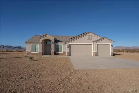 885 S Teddy Roosevelt Rd, Golden Valley, AZ 86413