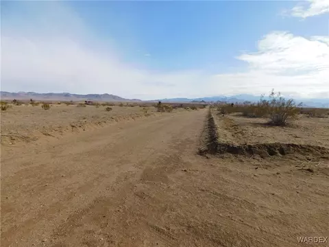 3533 S Pinion Rd, Golden Valley, AZ 86413