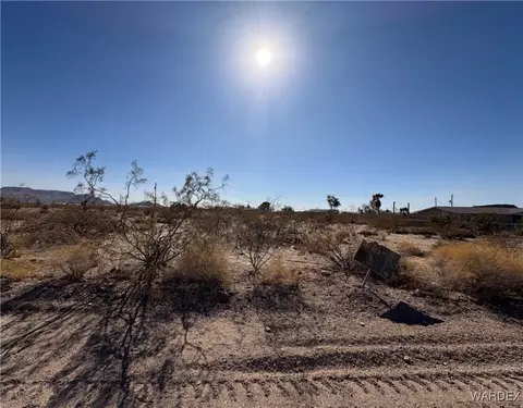 2936 W Mcconnico Rd, Golden Valley, AZ 86413