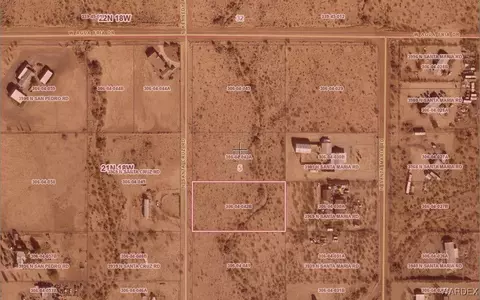 00 Santa Cruz Rd, Golden Valley, AZ 86413