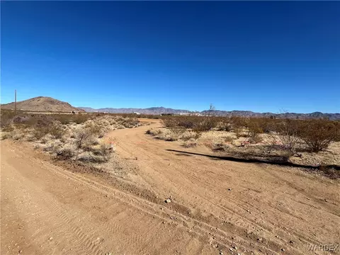 000 N Cove Rd, Golden Valley, AZ 86413