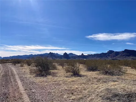 1790 S Elgin Rd, Golden Valley, AZ 86413