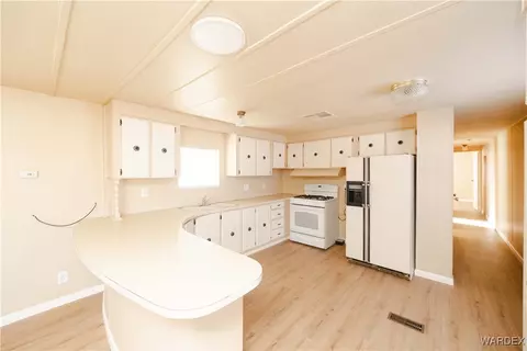 3574 E Robin Ln, Kingman, AZ 86409 photo 6